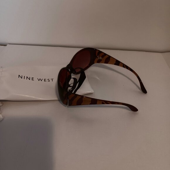 NINE WEST WOMEN'S BROWN TORTOISE SHELL SUNGLASSES GUC - Picture 2 of 3